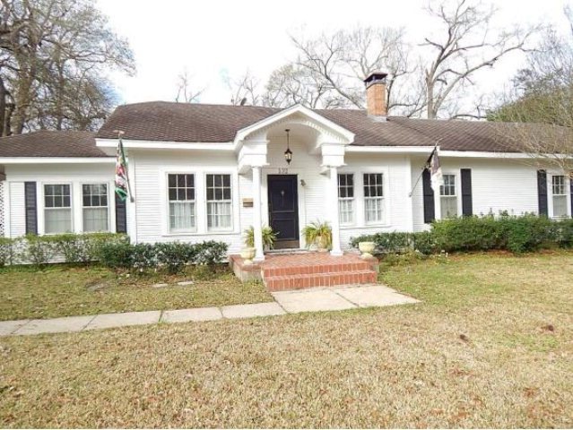 132 S Sanders St, Nacogdoches, TX 75964 - photo 1