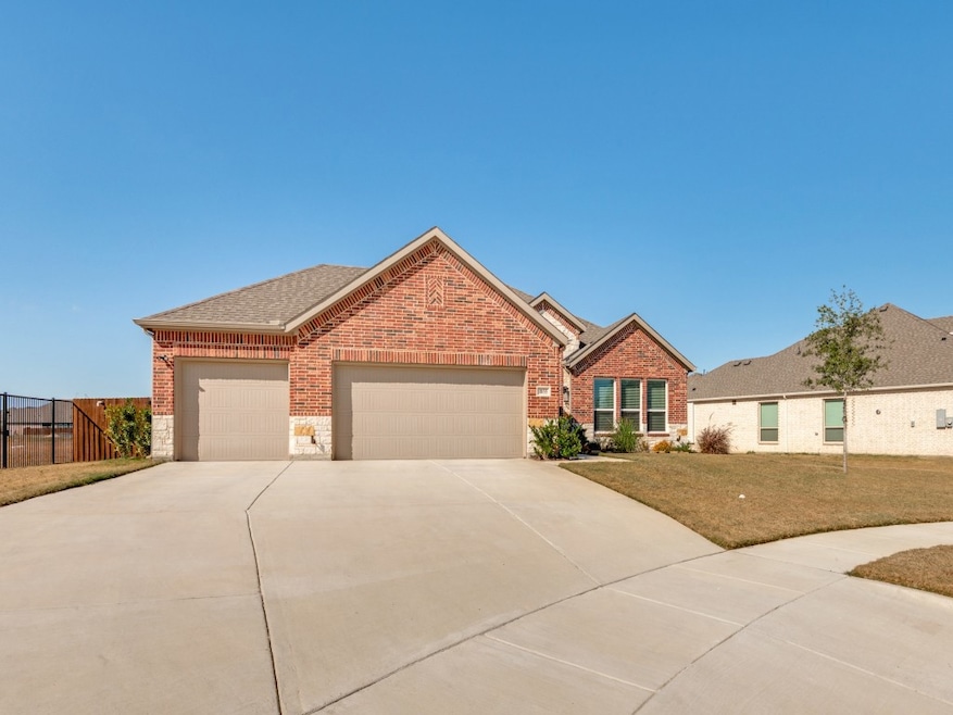 1855 Overcup Ct, Waxahachie, TX 75165 - photo 1