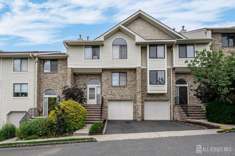 Under Contract $589,900 • Co-Listing Agent