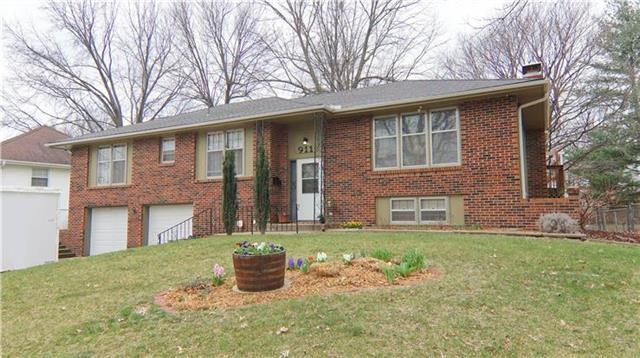 911 NW 10th St, Blue Springs, MO 64015 - photo 1