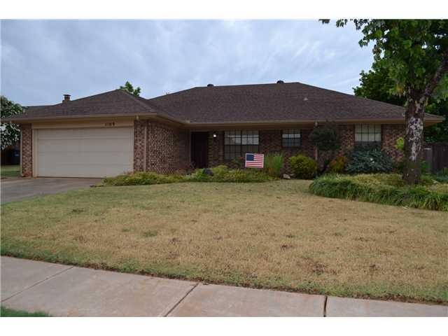 1109 NE 22nd St, Moore, OK 73160 - photo 1