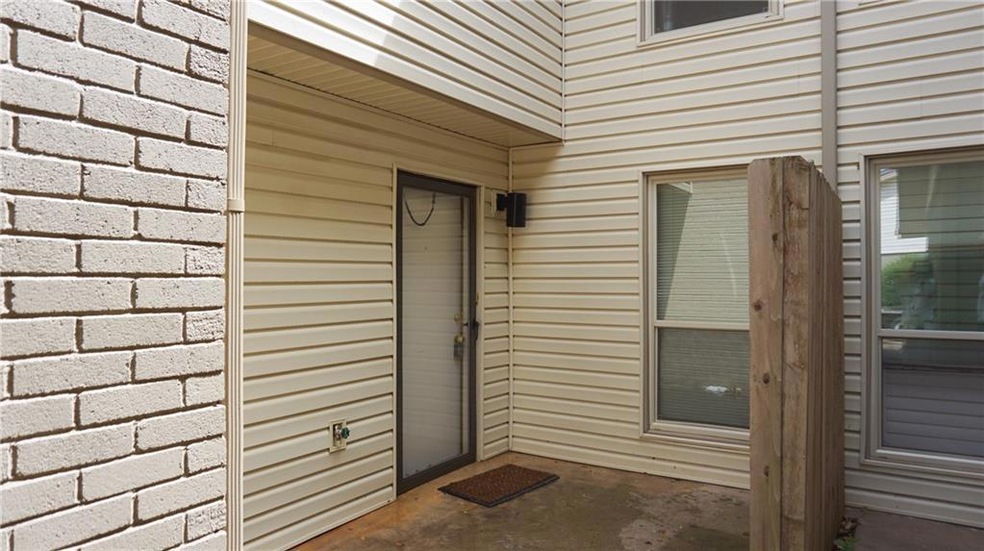 11322 Benttree Cir unit 11322, Oklahoma City, OK 73120 - photo 1