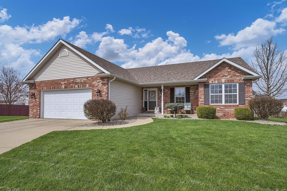 1905 Arlington Ct, Maryville, IL 62062 - photo 1