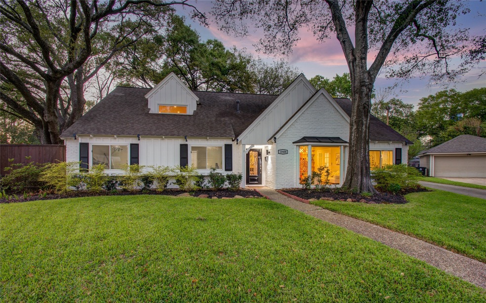 12434 Woodthorpe Ln, Houston, TX 77024 - photo 1