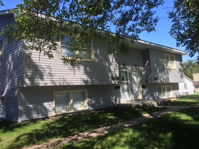 2507 W 4th St unit 2, Cedar Falls, IA 50613 - photo 1