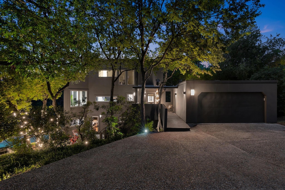 View of front of property featuring driveway, stu