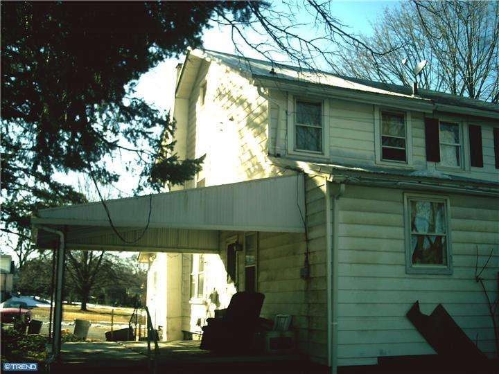 609 W Lawn Ave, Reading, PA 19609 - photo 1