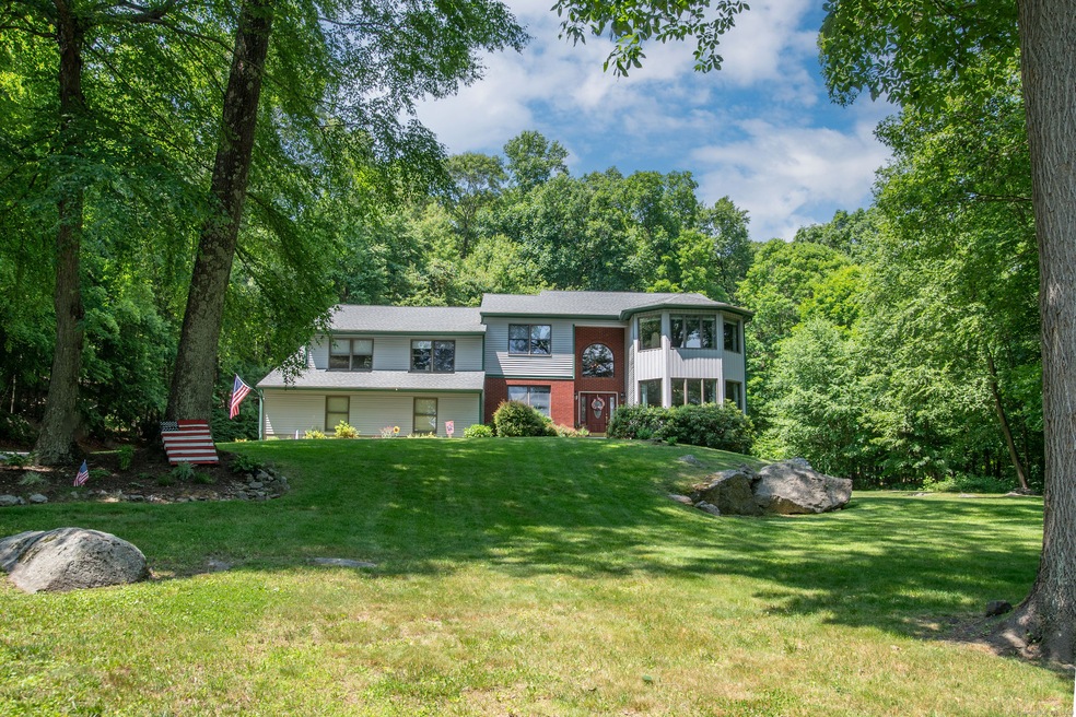 7 Douglas Ln, New Fairfield, CT 06812 - photo 1