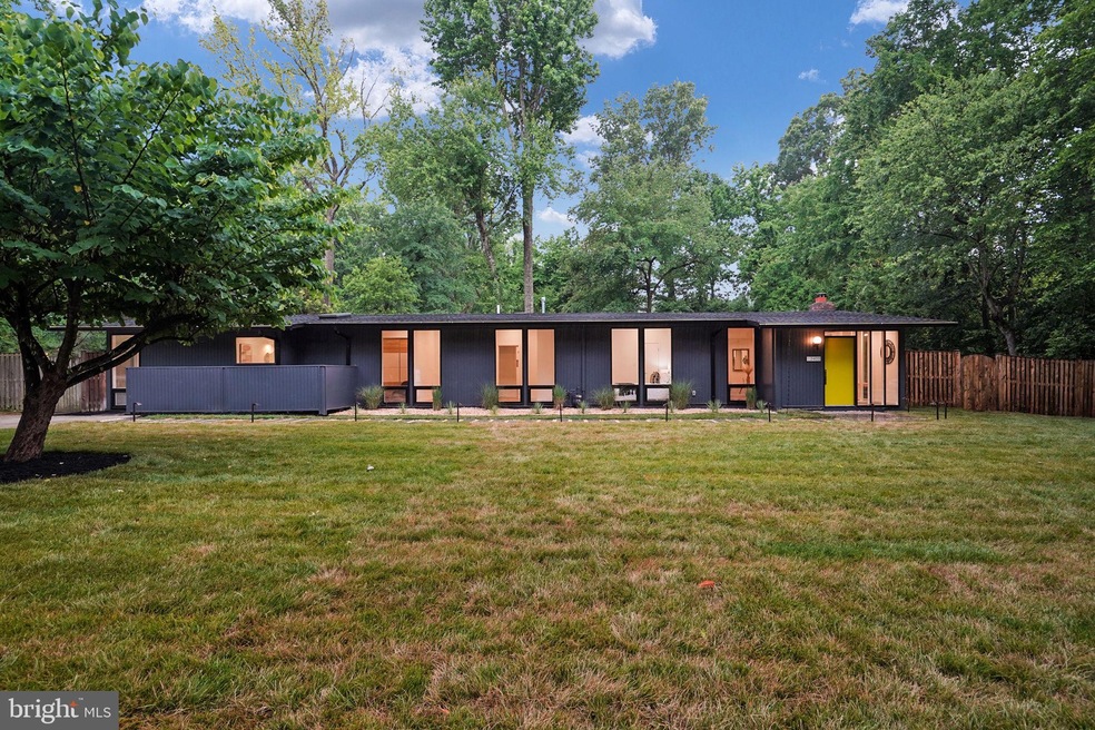 2403 Lisbon Ln, Alexandria, VA 22306 - photo 1