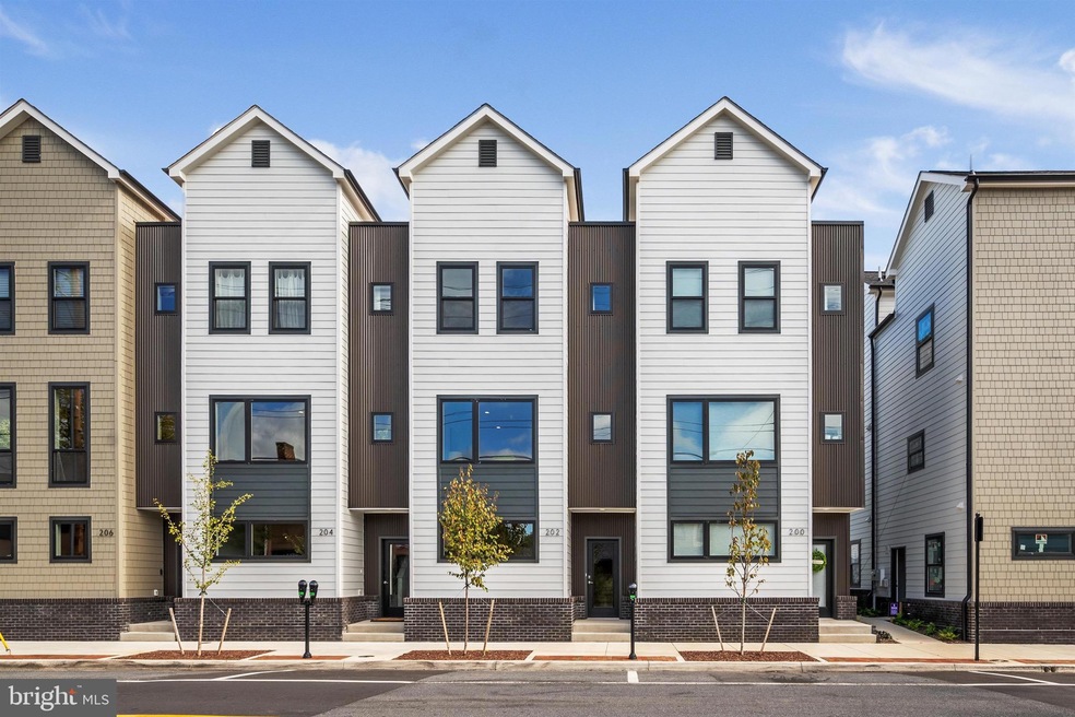 216 E Piccadilly St, Winchester, VA 22601 - photo 1