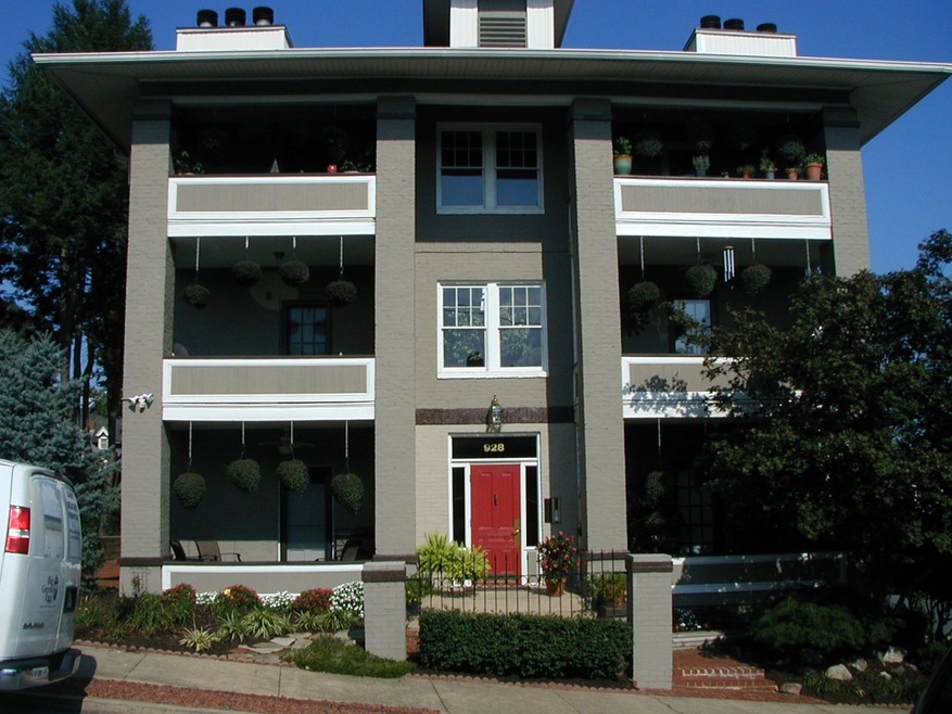 928 2nd St SW Unit 2 Front