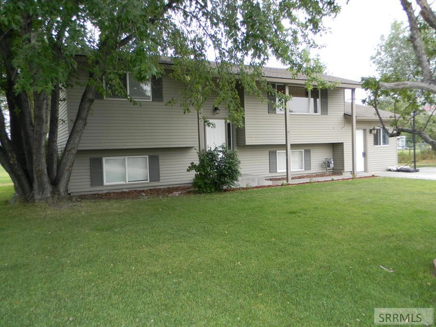689 W 175 N, Blackfoot, ID 83221 - photo 1