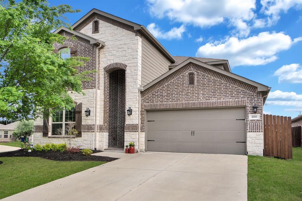 Stunning curb appeal welcomes your arrival!