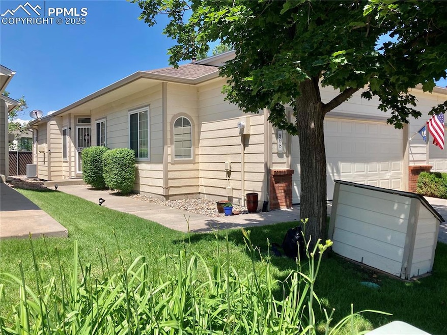 Wonderful condo with a welcoming entrance and lots of green space.