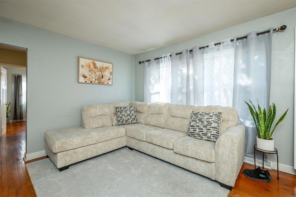 1440 E Glenwood Dr, Des Moines, IA 50320 - photo 1