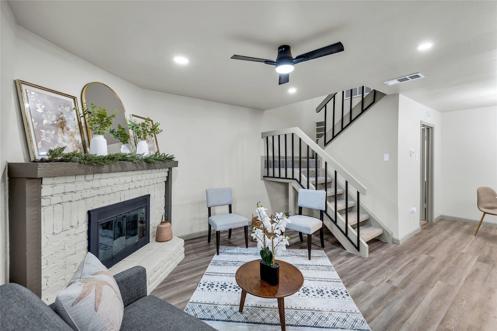 881 Dublin Dr unit 2, Richardson, TX 75080 - photo 1