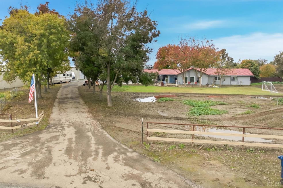 11386 Oak Ave, Armona, CA 93202 - photo 1