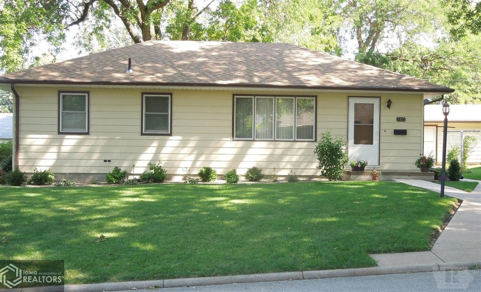 203 Spruce St, Shenandoah, IA 51601 - photo 1