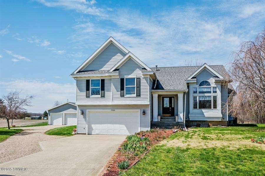 15164 Carpenter Rd, Three Oaks, MI 49128 - photo 1