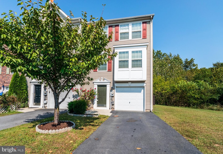 375 Scarboro Dr, Bunker Hill, WV 25413 - photo 1