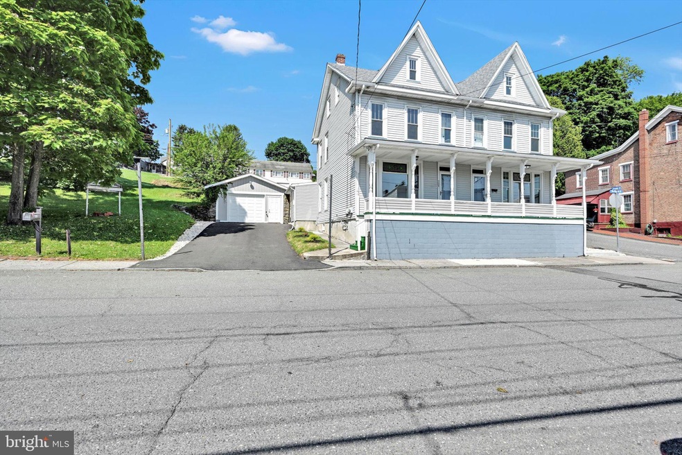 308 Washington St unit 310, Tamaqua, PA 18252 - photo 1