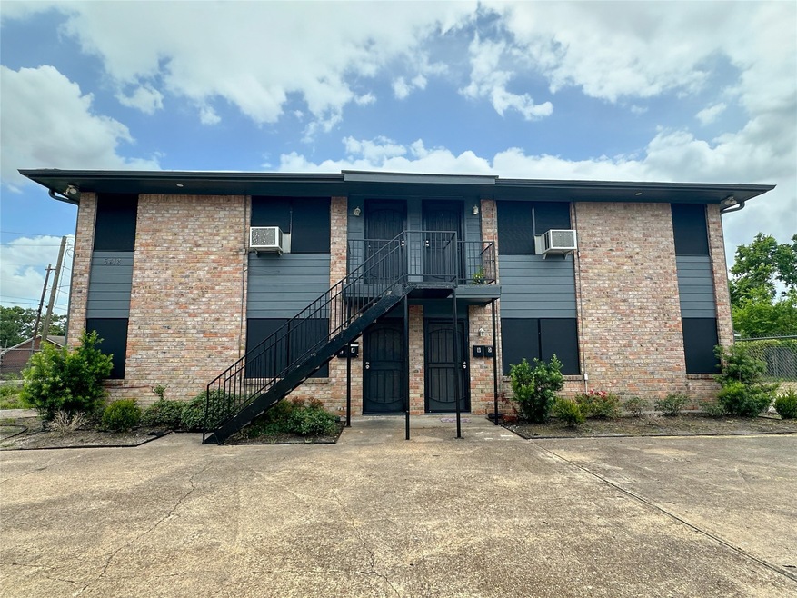 5414 Weaver Rd unit C, Houston, TX 77016 - photo 1