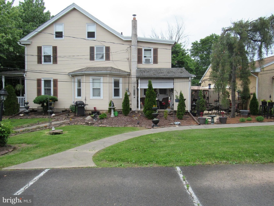 135 S 3rd St, Telford, PA 18969 - photo 1