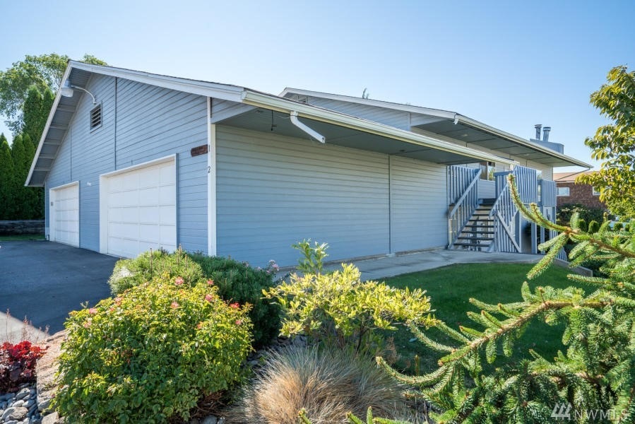 1352 Eastmont Ave unit 1, East Wenatchee, WA 98802 - photo 1