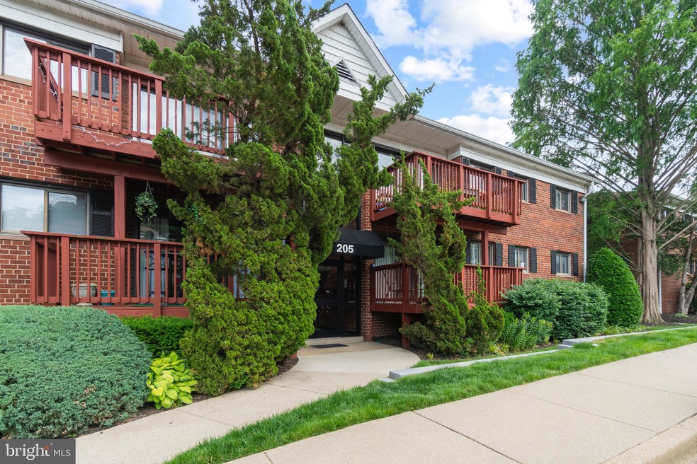 205 Skyhill Rd unit 2, Alexandria, VA 22314 - photo 1