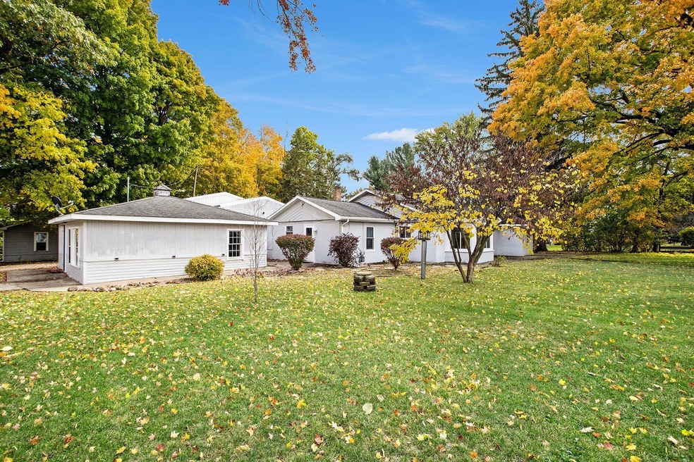 1119 Huntly from corner