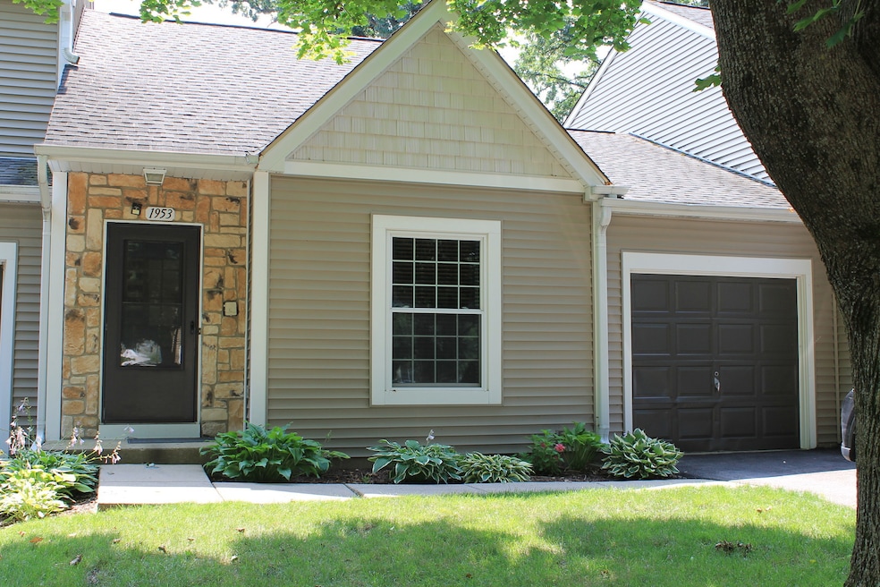 1953 Ozark Pkwy, Algonquin, IL 60102 - photo 1