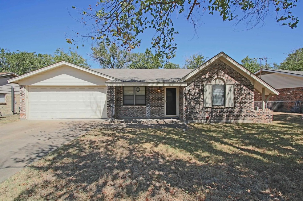 1412 Roberts Ave, Cleburne, TX 76033 - photo 1