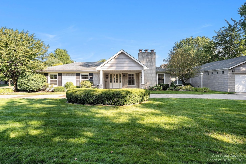 1000 Buckingham Rd, Grosse Pointe Park, MI 48230 - photo 1