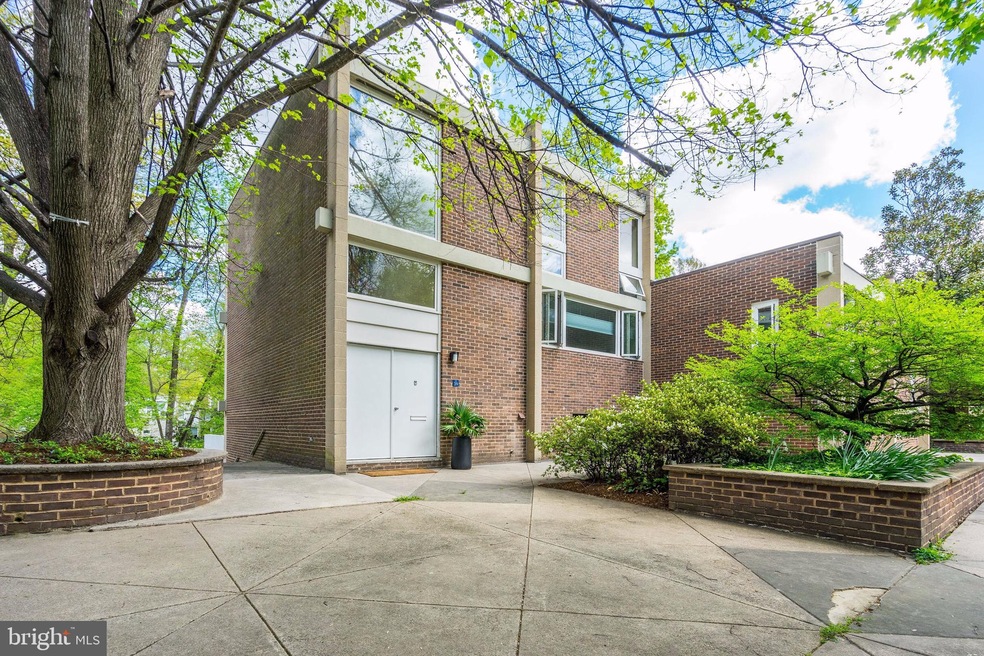 11539 Maple Ridge Rd, Reston, VA 20190 - photo 1