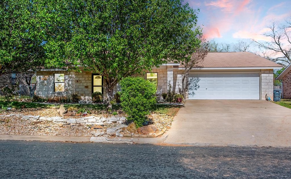 1017 Avenue B, Fredericksburg, TX 78624 - photo 1