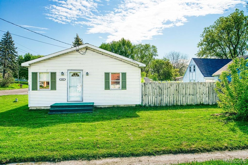 2187 S Graham Rd, Flint, MI 48532 - photo 1