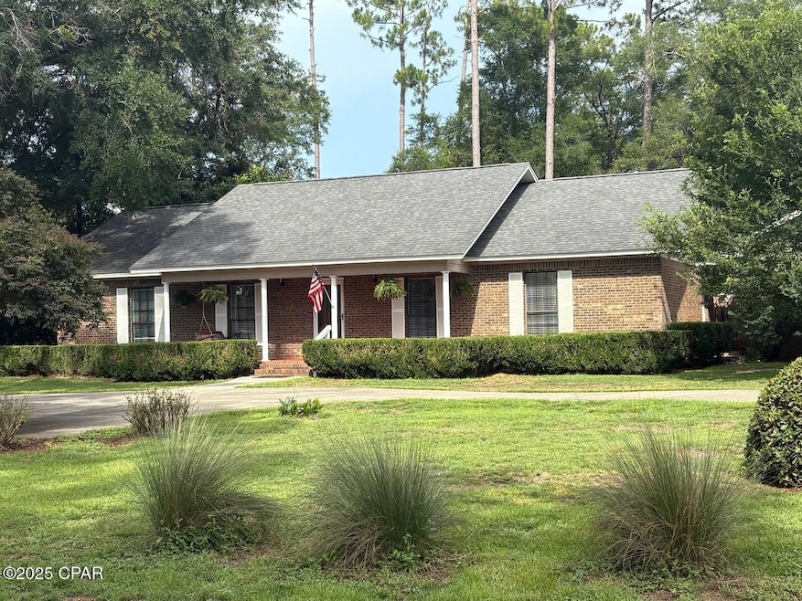 2802 Jackson Bluff Rd, Marianna, FL 32446 - photo 1