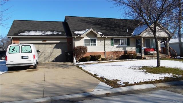 29900 Kenwood Ct unit 18, Roseville, MI 48066 - photo 1