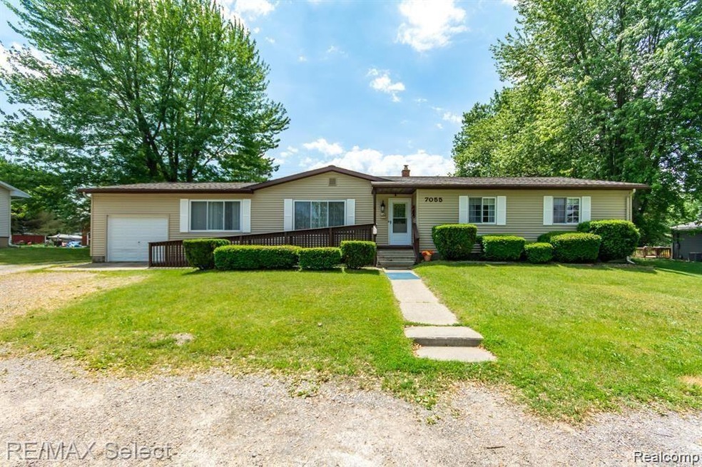 7055 W Stanley Rd, Flushing, MI 48433 - photo 1