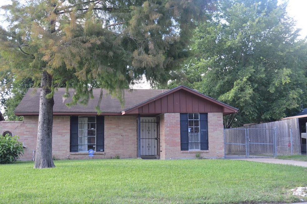 834 Grenshaw St, Houston, TX 77088 - photo 1