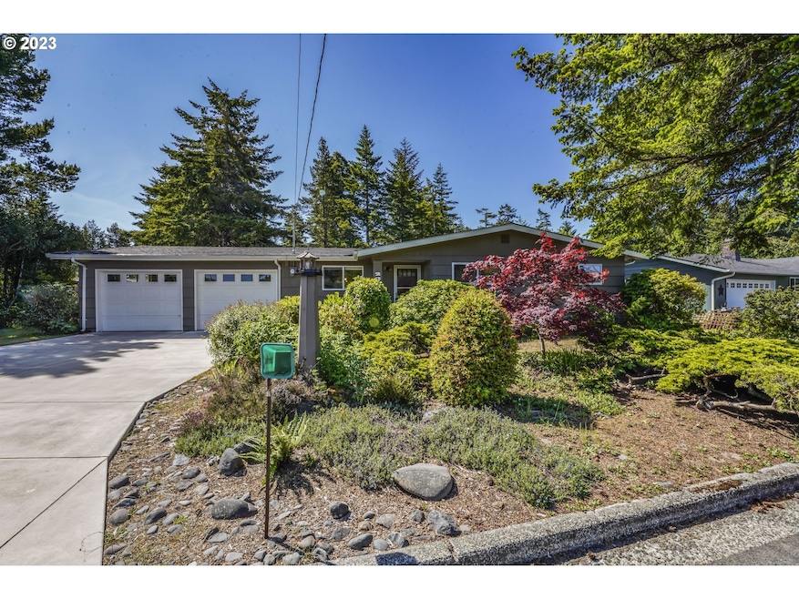 2390 17th St, Florence, OR 97439 - photo 1