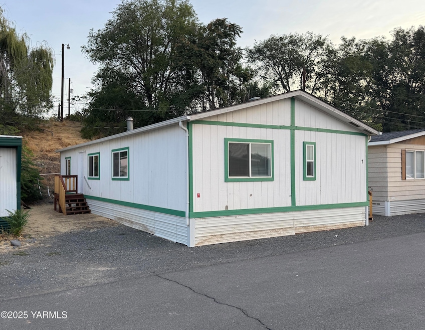 401 Moxee Ave unit 7, Naches, WA 98937 - photo 1