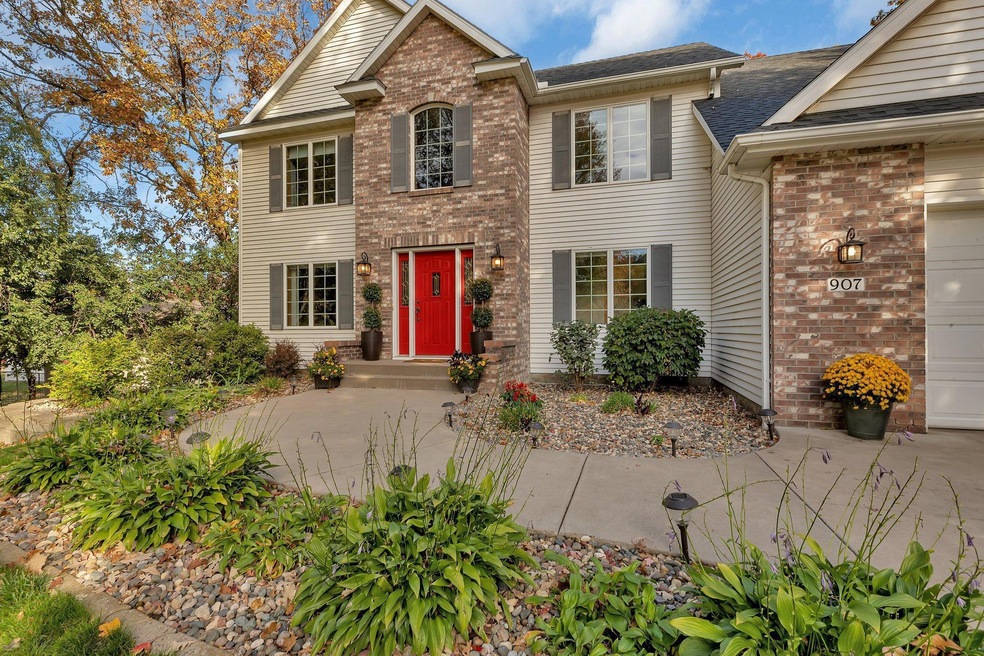 907 Wildflower Ln, Sauk Rapids, MN 56379 - photo 1