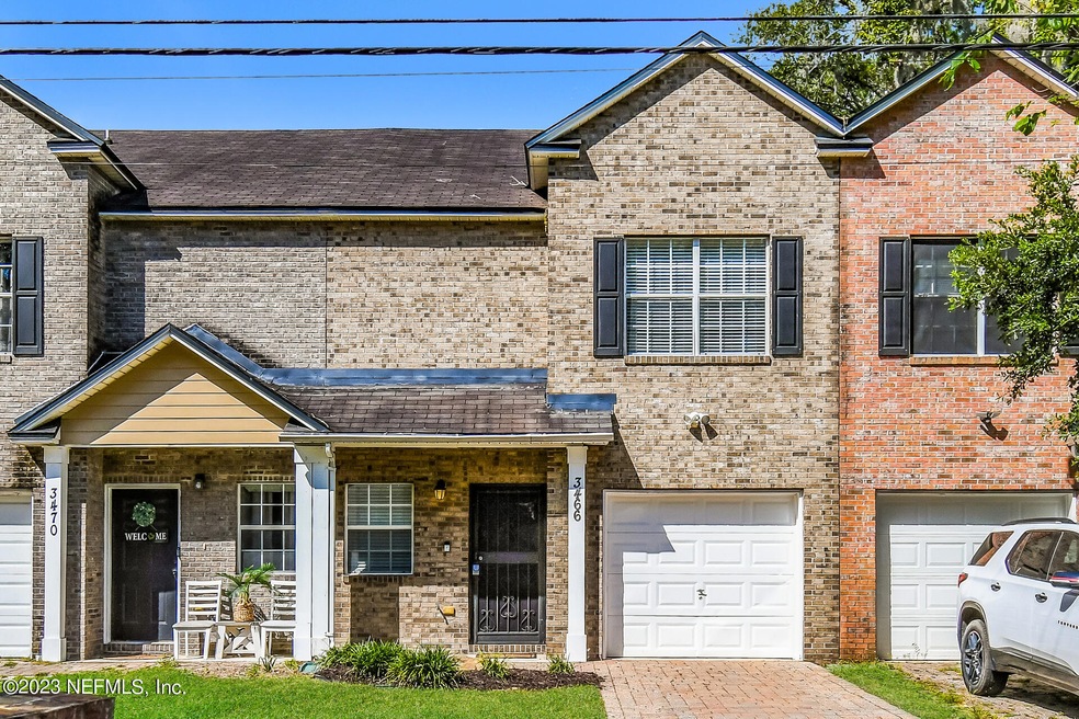 000-photo-front-view-13148772