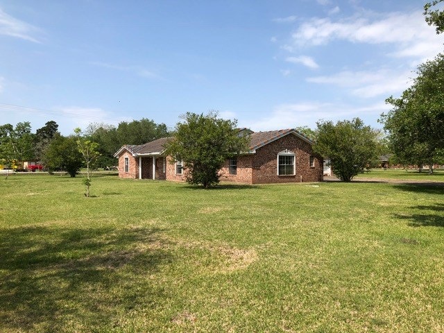 507 E San Bernard St, Brazoria, TX 77422 - photo 1