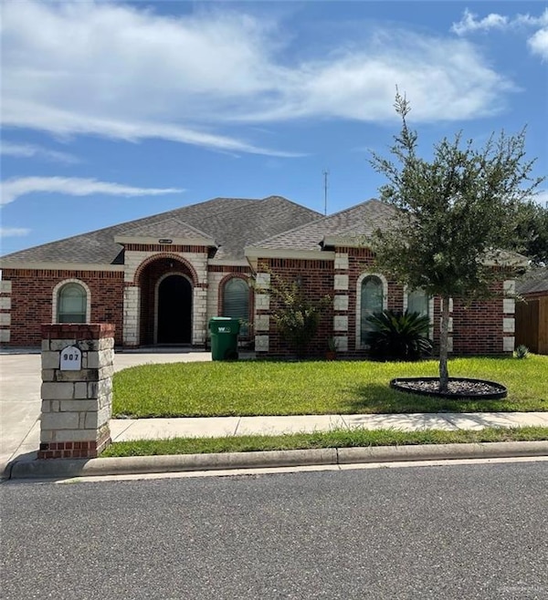 907 S Flag St, Pharr, TX 78577 - photo 1