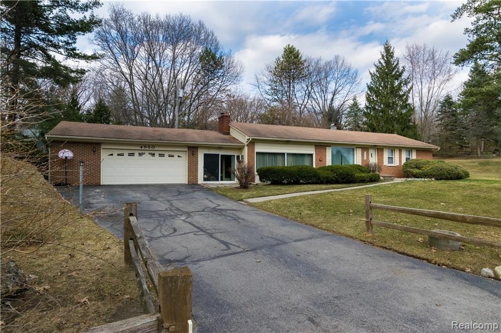 Welcome home to 4950 Algonquin Blvd!