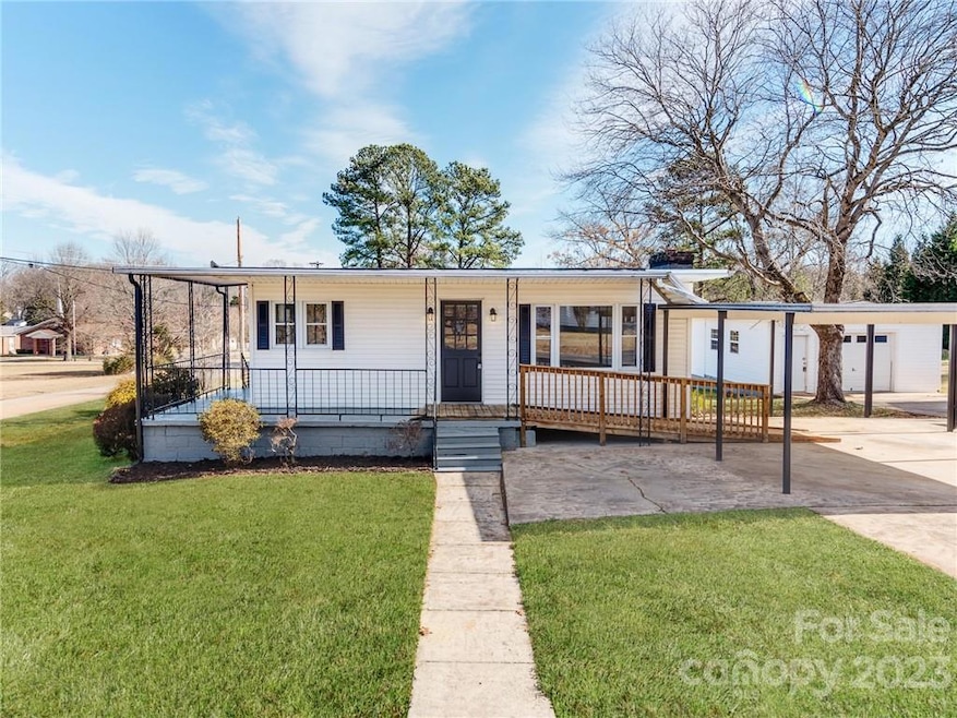 1903 Lynnwood Dr, Statesville, NC 28677 - photo 1