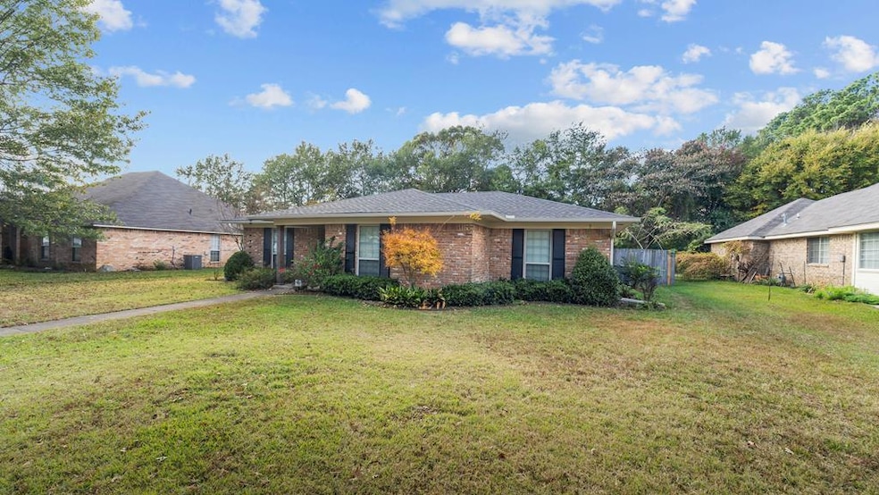 35 Lanshire Dr, Texarkana, TX 75503 - photo 1