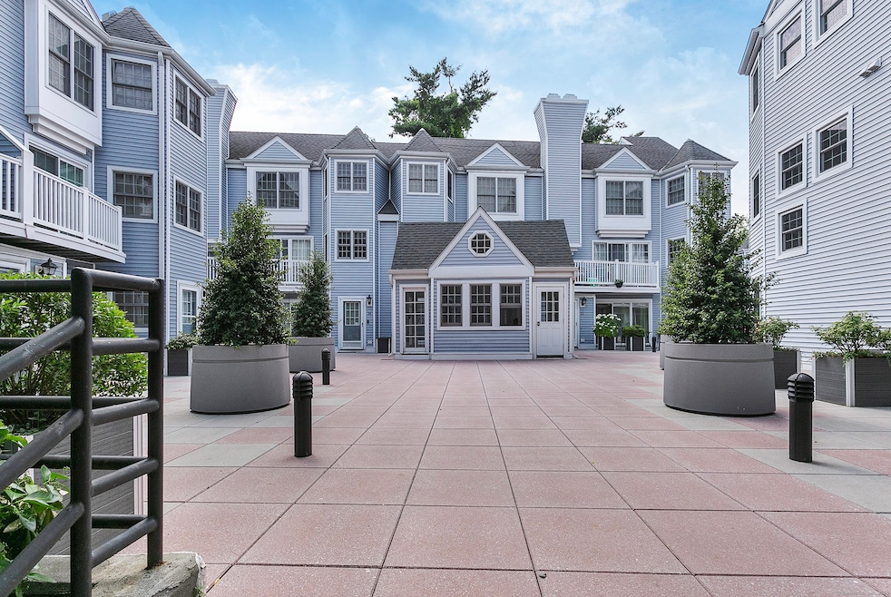 118 Grove St unit 7, Stamford, CT 06901 - photo 1